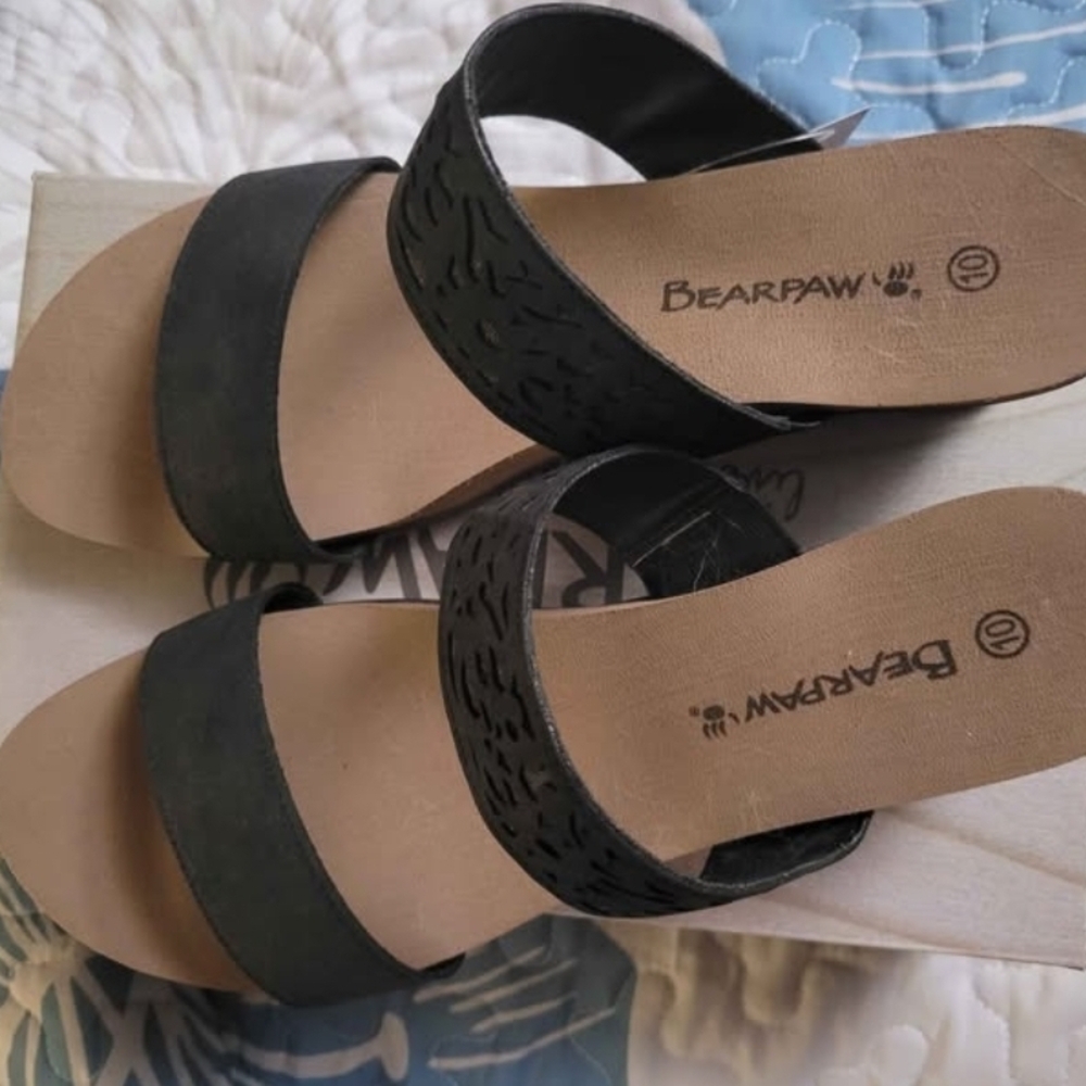 BearPaw Black and Tan Sandals Minimalist Design